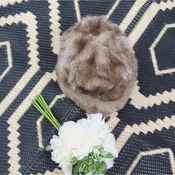 Valerie Modes faux fur hat - Picture 3 of 5
